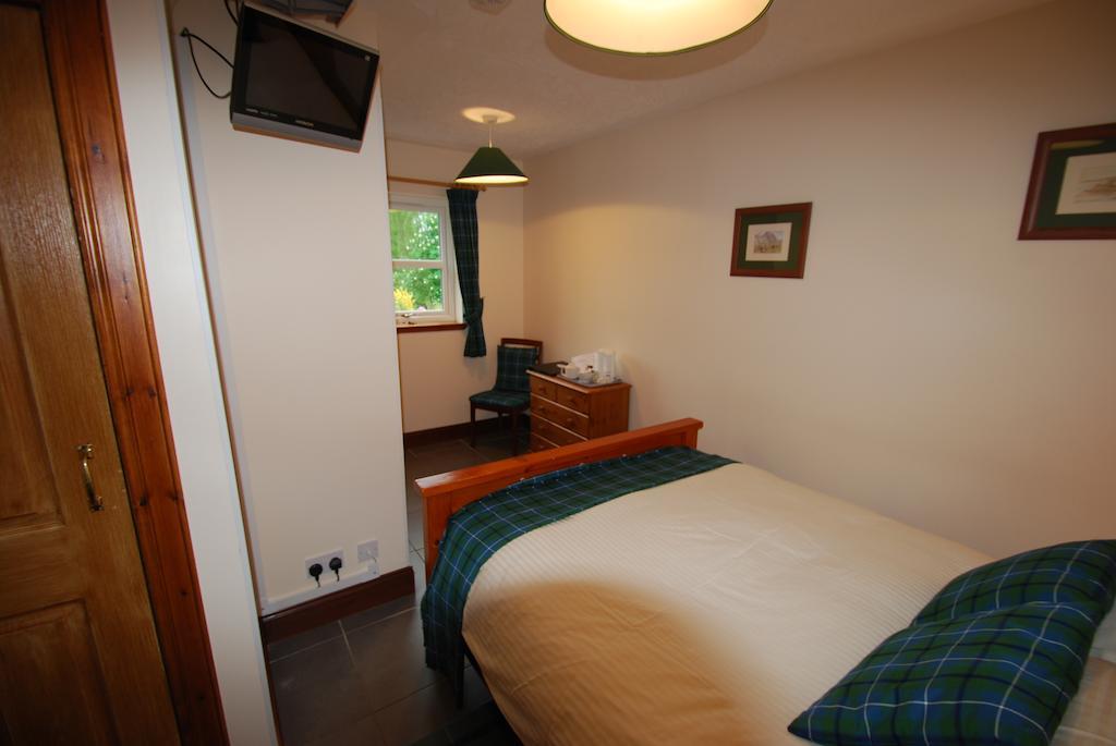 אינברנס Dunlichity House Bed And Breakfast חדר תמונה